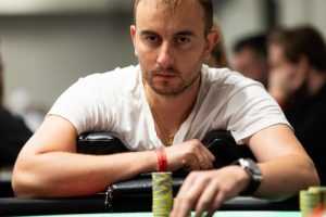 Николай_Воскобойников за столом турнира хайроллеров EPT Barcelona