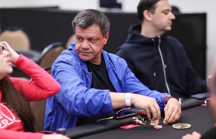 Пауло за покерным столом на PSPC 2019