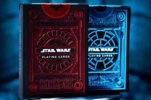 Компания Theory11 выпустила карточные колоды в стиле «Звездных войн»