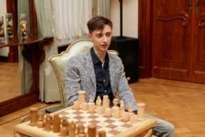 Чемпион мира по шахматам планирует перейти в покер
