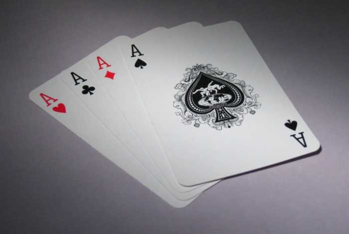 Комбинация 4 туза в покере